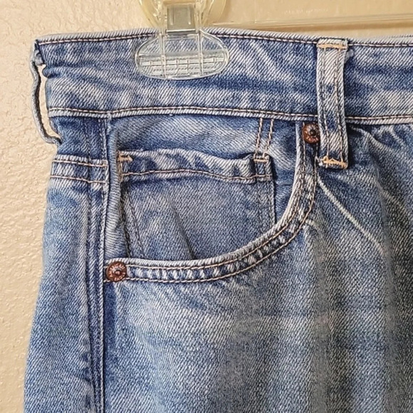 American Eagle Strigid Ripped Mom Jeans - Size 6 Short - Picture 4 of 12